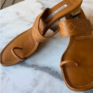 Manolo Blahnik Tan Leather Toe-Ring kitten heel sandal